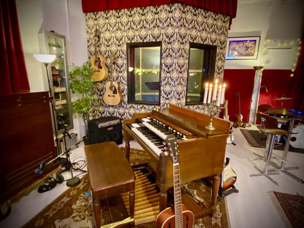 Hammond B3 & iso-booth